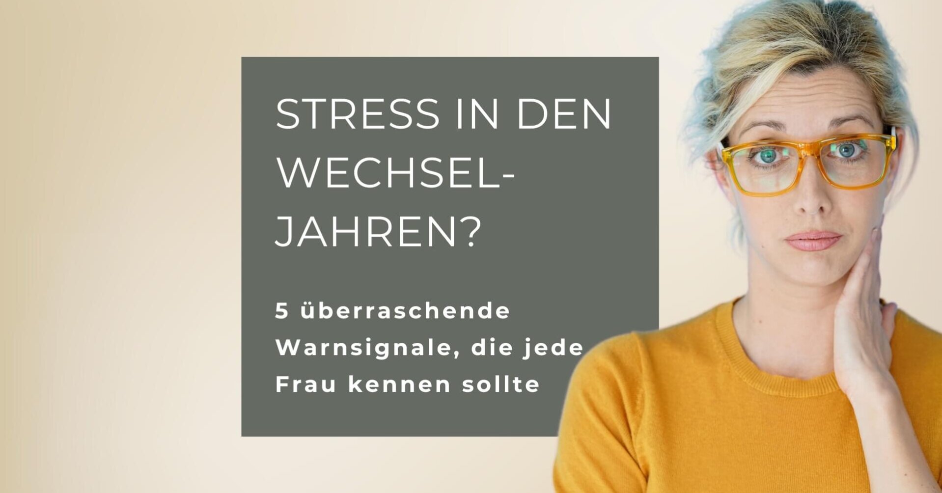 Eine Frau mittleren Alters schaut fragend. Möchte sie mehr über Stress in den Wechseljahren wissen?
